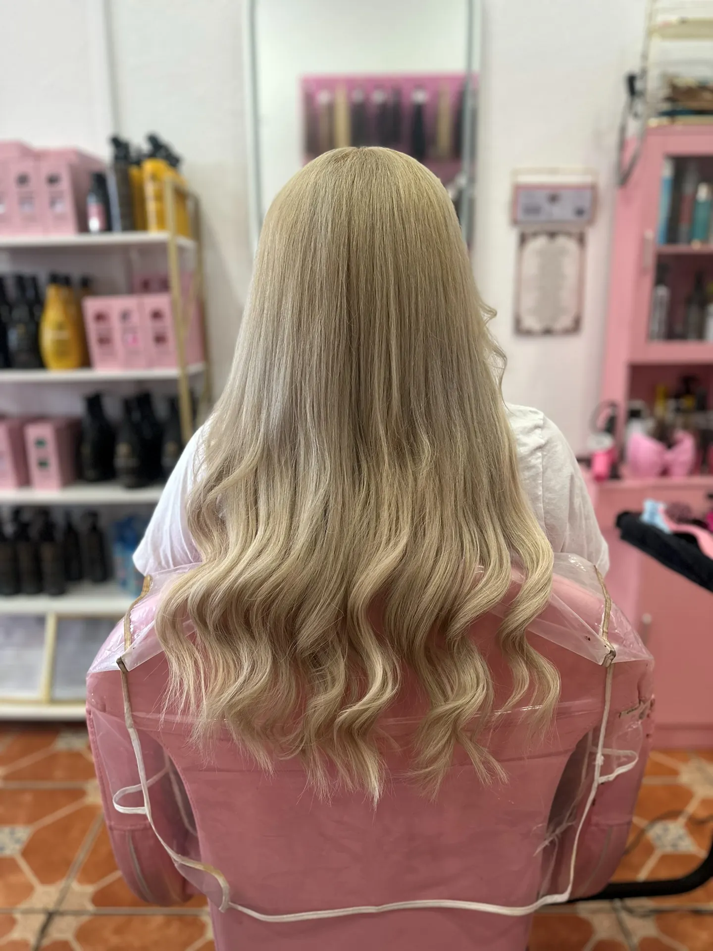Long blonde hair styled in loose waves
